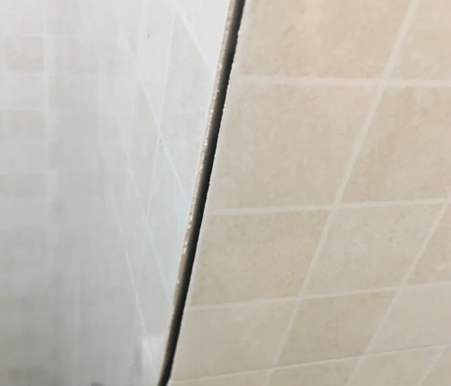 郸城瓷砖空鼓维修公司分享阳台瓷砖脱落的修复过程可以分为以下几个步骤